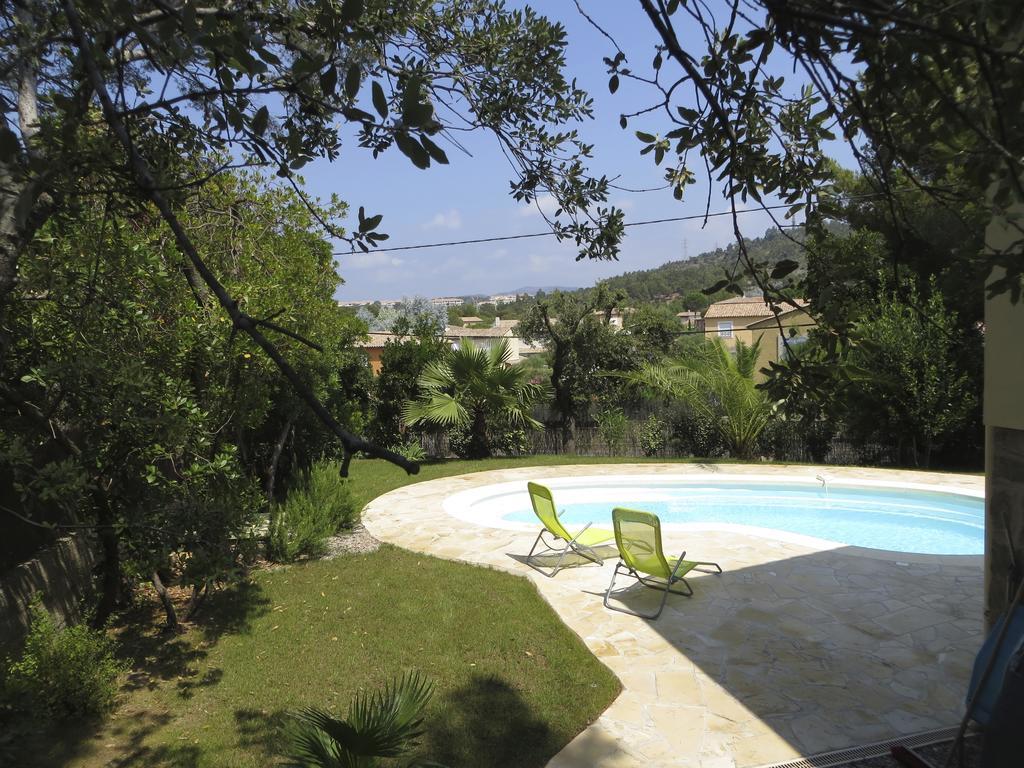 Appartement dans Villa St Raphael Saint-Raphaël Kamer foto
